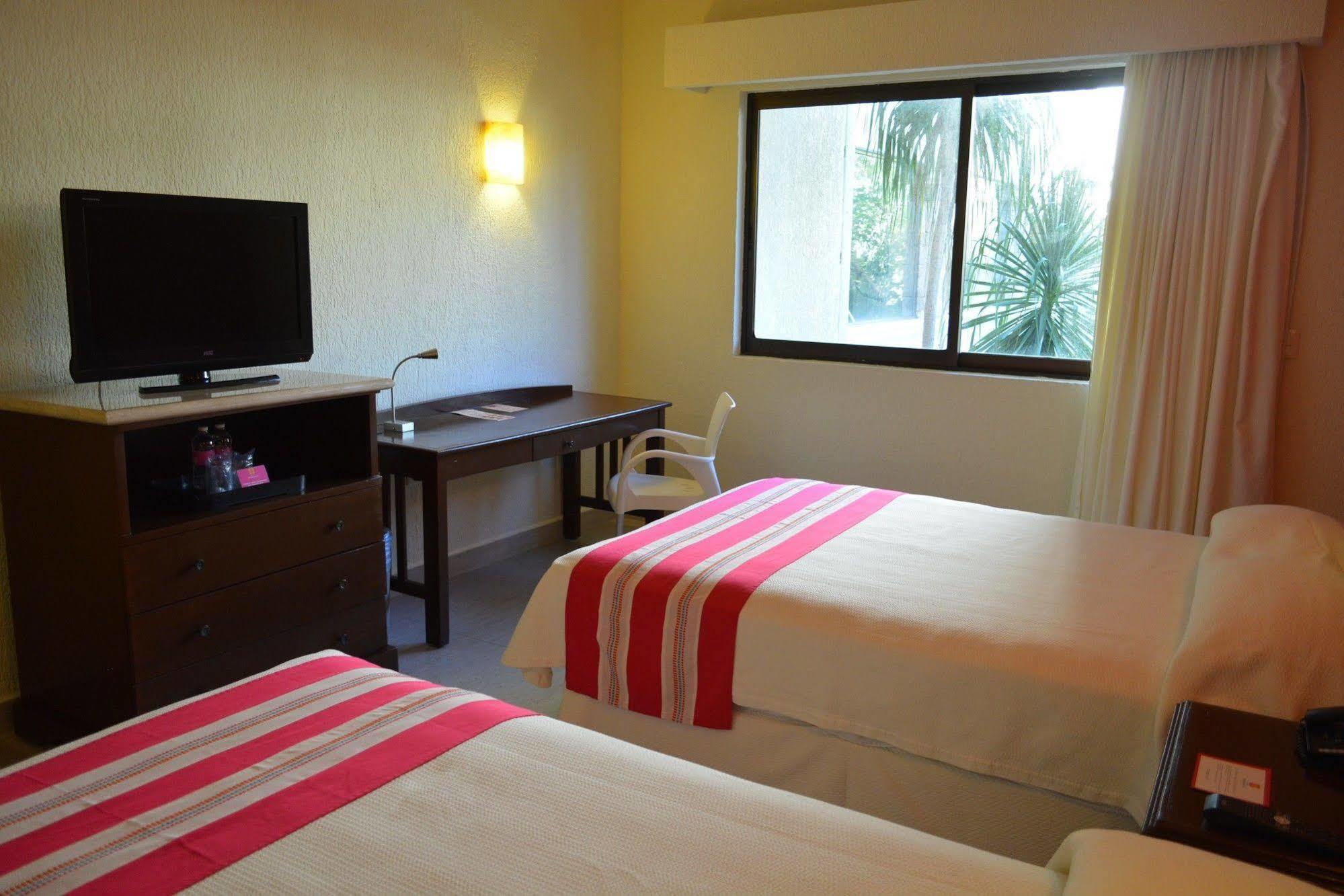 Hotel Margaritas Cancún Esterno foto